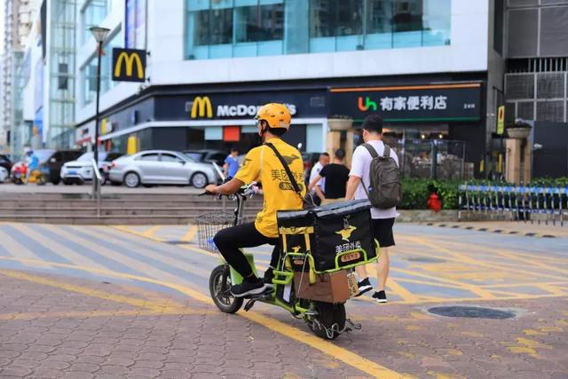 抢了外卖小哥生意还要向他们收费？美团无语了