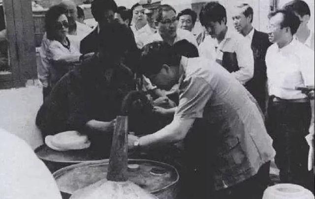 史上最牛“老赖”，如今走下神坛：骗遍全国，牛皮终于吹破了