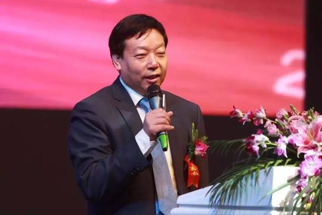 史上最牛“老赖”，如今走下神坛：骗遍全国，牛皮终于吹破了